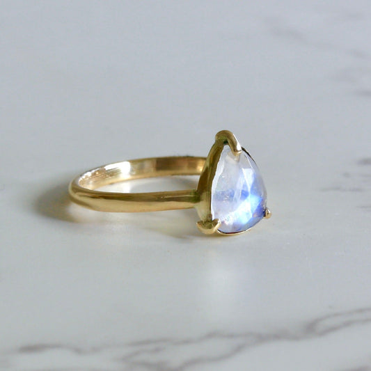 14k yellow gold pear shaped rainbow moonstone ring
